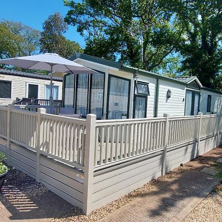 A Fashionable Caravan In A Peaceful Seaside Town 桑当 外观 照片